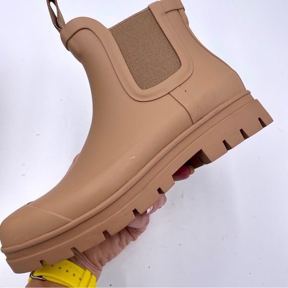 NEW Everlane Tawny Brown Tan Chelsea Rain Boot in Size 6 - Picture 5 of 11